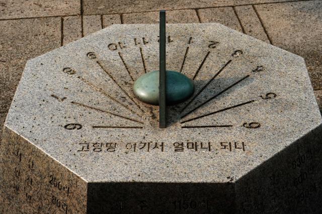 A signpost near the hilltop of Changsin-dong Jongno-gu Seoul photographed on Aug 12 2024 The post roughly indicates distances to various hometowns reflecting the neighborhoods history as a settlement for migrants AJU PRESS Park Jong-hyeok