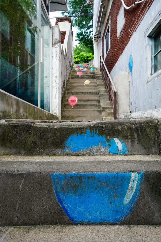 Painted stairs in a residential area of Changsin-dong Jongno Seoul photographed on Aug 13 2024 AJU PRESS Park Jong-hyeok