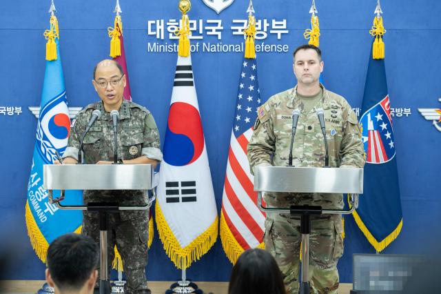  합동참모본부가 한미 합방위태세 확립을 위해 오는 19일부터 29일까지 을지 자유의 방패 UFS Ulchi Freedom Shield 연습을 시행한다고 2024 UFS 연습 실시 한미 공동브리핑에서 12일 밝혔다 사진은 이성준 합동참모본부 공보실장 대령왼쪽과 라이언 연합사·주한미군사·유엔사 공보실장 대령진이 질의응답 하는 모습 사진합동참모본부