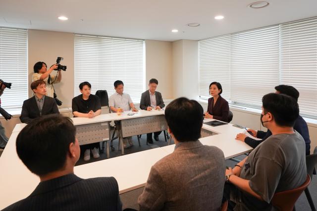 오영주 장관 티몬·위메프 미정산 피해기업 간담회
    서울연합뉴스 오영주 중소벤처기업부 장관이 14일 서울 마포구 드림스퀘어에서 열린 티몬·위메프 미정산 피해기업 간담회에서 발언하고 있다 2024814 중소벤처기업부 제공 재판매 및 DB 금지
    photoynacokr
계속2024-08-14 145642
저작권자 ⓒ ㈜연합뉴스 무단 전재 재배포 금지 AI 학습 및 활용 금지저작권자 ⓒ ㈜연합뉴스 무단 전재 재배포 금지 AI 학습 및 활용 금지