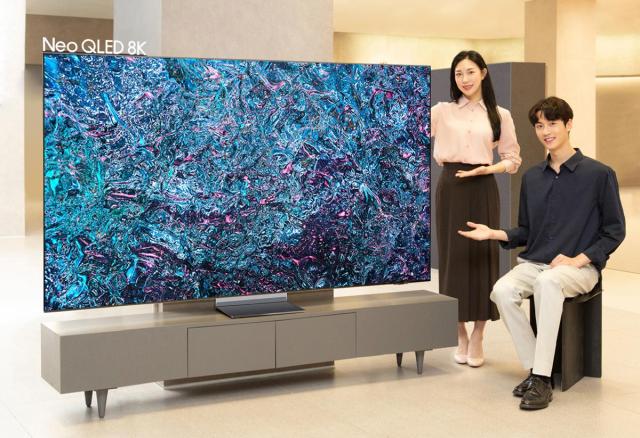 Models introducing the Samsung Neo QLED 8K Courtesy of Samsung Electronics