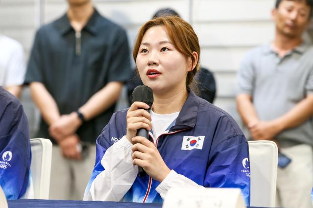 Handball player Song Ji-young shares her thoughts during a meeting at Seoul City Hall on Aug 19 2024 AJU PRESS Kim Dong-woo