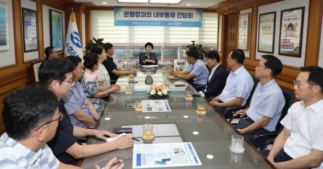 강신숙 Sh수협은행장이 지난 16일 서울 송파구 Sh수협은행 본점에서 내부통제전담인력 간담회를 주재하고 있다 사진Sh수협은행