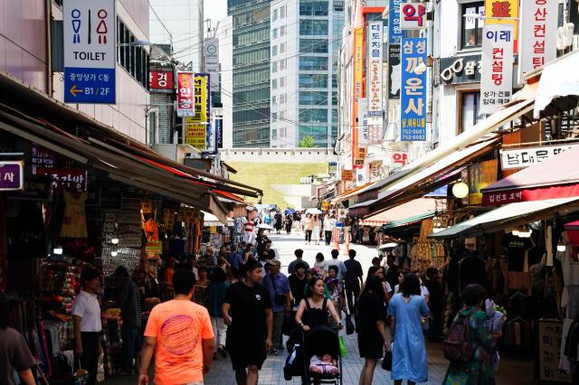 Crowds throng the streets of Namdaemun Market in central Seoul on Aug 19 2024 AJU PRESS Park Jong-hyeok