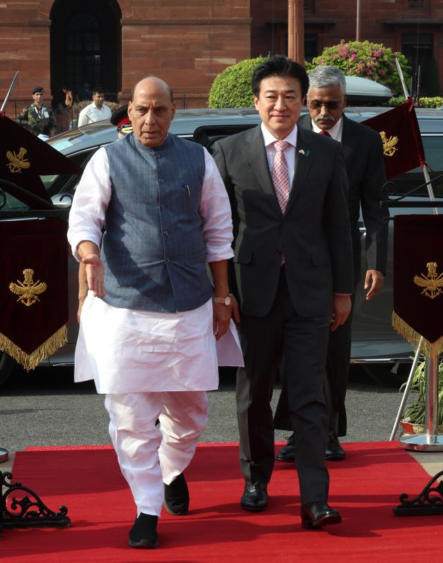 Japanese Defense Minister Minoru Kihara right and his Indian counterpart Rajnath Singh left walk together on his arrival in India August 20 2024 EPA - Yonhap