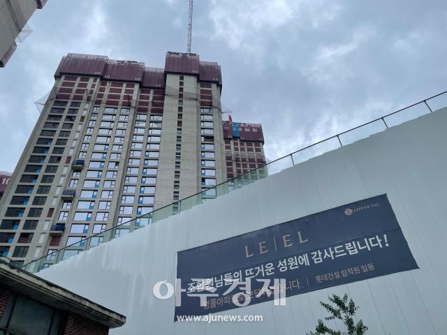 서울 강남구 청담동 청담삼익아파트 재건축 현장 이 곳에는 오는 9월 분양을 시작하는 롯데건설의 청담 르엘이 들어설 예정이다 사진김슬기 기자 ksg49ajunewscom