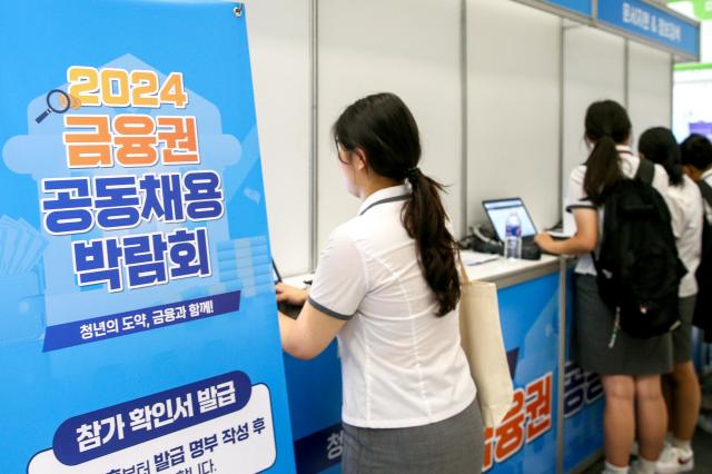 A student fills out a resume at the Finance Job Fair 2024 held at Dongdaemun Design Plaza in Seoul on Aug 21 2024 AJU PRESS Kim Dong-woo