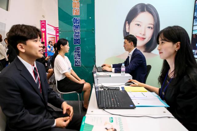 Visitors attend interviews at the Finance Job Fair 2024 held at Dongdaemun Design Plaza in Seoul on Aug 21 2024 AJU PRESS Kim Dong-woo