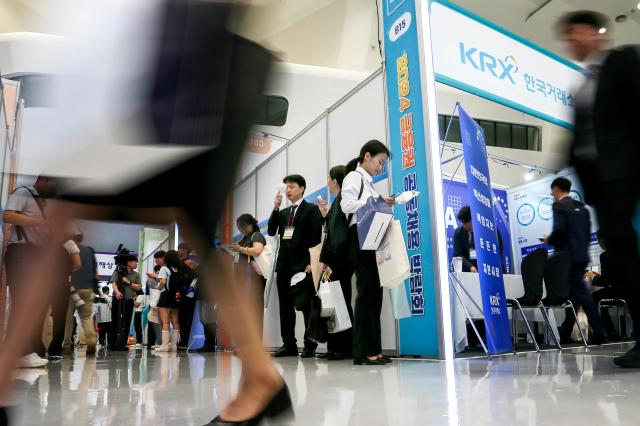 A visitor reviews a resume at the Finance Job Fair 2024 held at Dongdaemun Design Plaza in Seoul on Aug 21 2024 AJU PRESS Kim Dong-woo