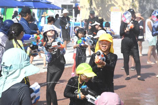 물총축제는 아이부터 어른까지 모두 즐길 수 있다 사진시흥시