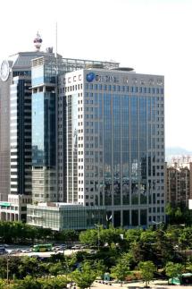 Korean banks log record interest income in first half