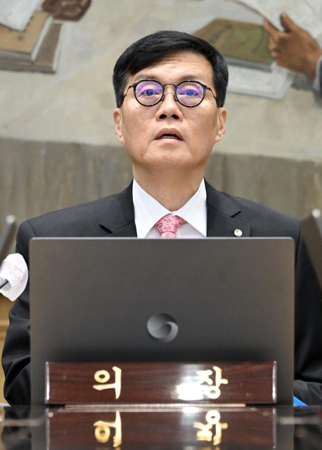 이창용 한국은행 총재가 22일 서울 중구 한국은행에서 열린 금융통화위원회를 주재하고 있다 사진사진공동취재단