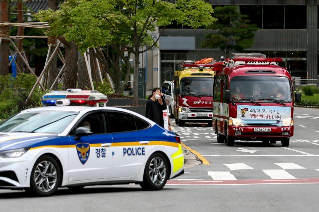 Vehicles halted and emergency vehicles moved during a civil defense training on the road in front of Seoul City Hall on Aug 22 2024 AJU PRESS Kim Dong-woo