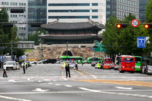 Vehicles halted during a civil defense training on the road in front of Seoul City Hall on Aug 22 2024 AJU PRESS Kim Dong-woo