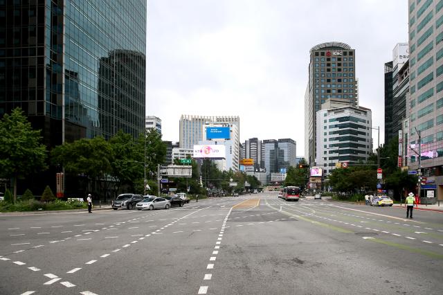 Vehicles halted during a civil defense training on the road in front of Seoul City Hall on Aug 22 2024 AJU PRESS Kim Dong-woo