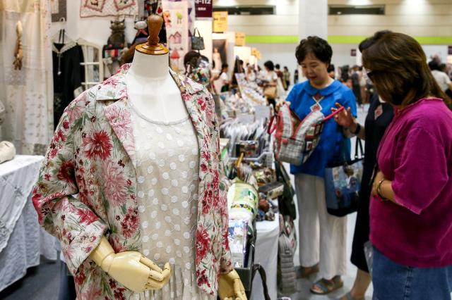 Visitors view handmade products at the Hand Arti Korea exhibition at COEX in Seoul on Aug 22 2024 AJU PRESS Kim Dong-woo