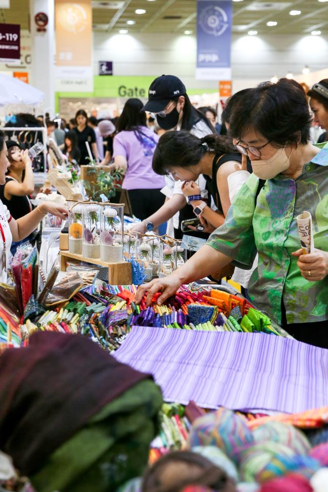 Visitors view handmade products at the Hand Arti Korea exhibition at COEX in Seoul on Aug 22 2024 AJU PRESS Kim Dong-woo