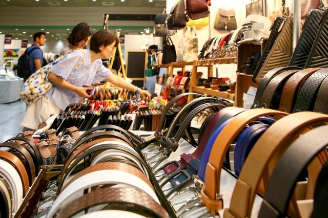 Visitors view handmade products at the Hand Arti Korea exhibition at COEX in Seoul on Aug 22 2024 AJU PRESS Kim Dong-woo