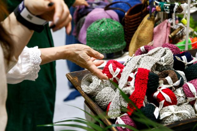 Visitors view handmade products at the Hand Arti Korea exhibition at COEX in Seoul on Aug 22 2024 AJU PRESS Kim Dong-woo