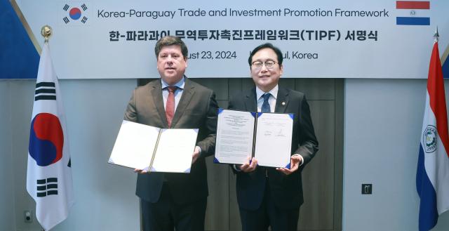 Cheong In-kyo Koreas Minister for Trade right and Javier Giménez Paraguays Minister of Industry and Commerce pose together to commemorate a trade agreement between the two countries August 23 2024 Courtesy of the Ministry of Trade Industry and Energy