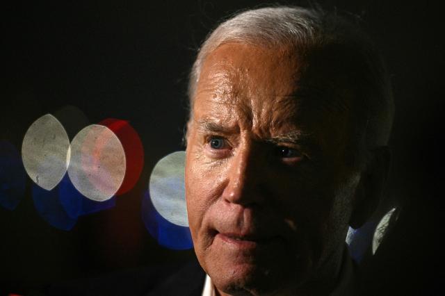 US president Joe Biden talks with reporters before boarding Air Force One at Chicago OHare International Airport in Chicago US on Aug 19 2024 AFP-Yonhap