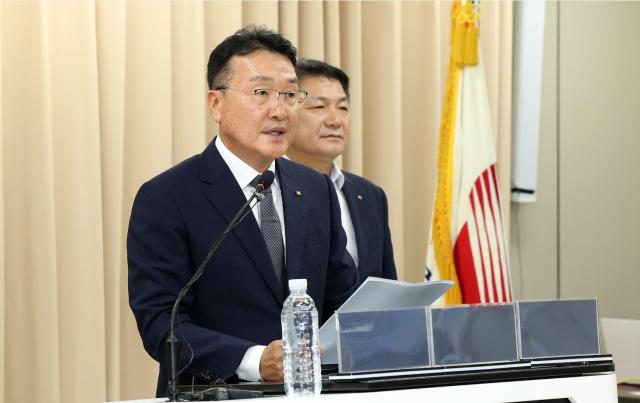 하남시가 한국전력의 동서울변전소 증설을 불허하자 한전은 받아들일 수 없다며 법적 대응을 예고했다 사진은 지난 23일 관련 사안에 대해 브리핑하는 서철수 한전 전력계통부사장 사진한국전력