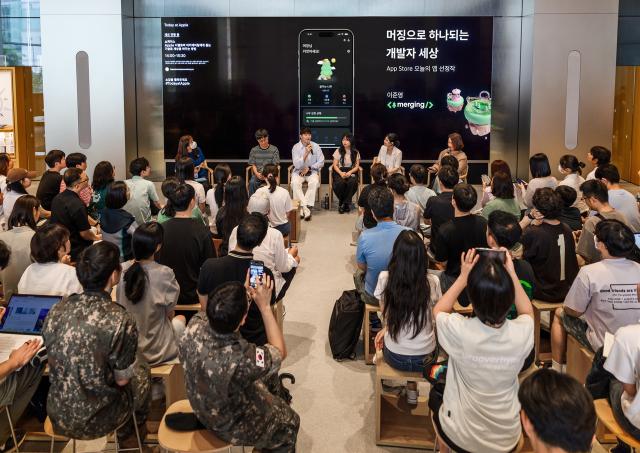 지난 8월 24일 서울 중구 애플 명동에서 진행된 애플 디벨로퍼 아카데미 동문 및 멘토와 함께하는 투데이 앳 애플 세션 사진애플