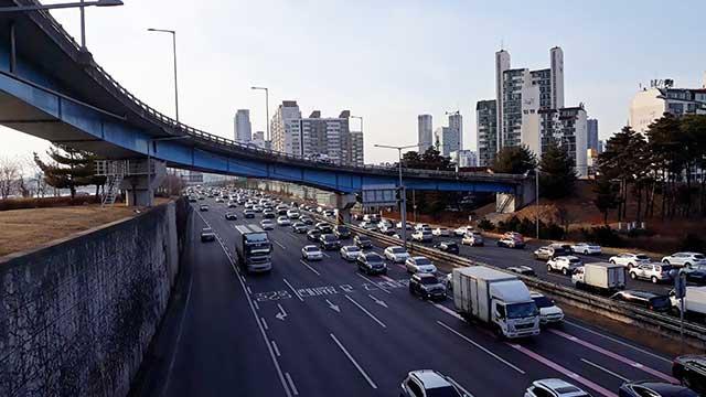 서울시는 강변북로와 올림픽대로 재구조화를 위한 용역을 추진한다고 26일 밝혔다 사진연합뉴스