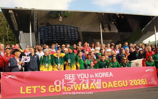 대구광역시는 2024고덴버그 대회 폐회식에서 대회기를 인수하며 2026대구세계마스터즈 육상경기대회의 공식적인 서막을 열었다 사진대구시