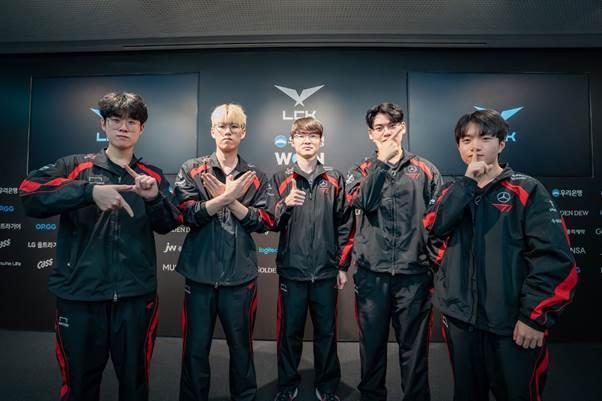 2024 LCK 서머 플레이오프 1라운드에서 승리한 디플러스 기아위와 T1사진LCK