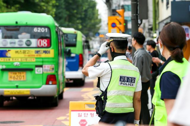 Traffic enforcement is being conducted in the childrens protection zone in front of Hyehwa Elementary School in Seoul on Aug 26 2024 AJU PRESS Kim Dong-woo