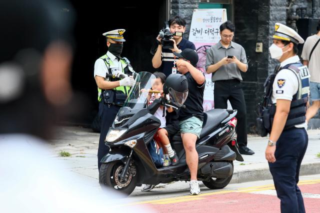 Traffic enforcement is being conducted in the childrens protection zone in front of Hyehwa Elementary School in Seoul on Aug 26 2024 AJU PRESS Kim Dong-woo