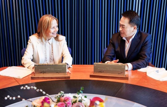 Samsung SDI CEO Yoon-ho Choi right signing a memorandum of understanding MOU with General Motors Chair and CEO Mary Barra in March of 2023 Courtesy of Samsung SDI