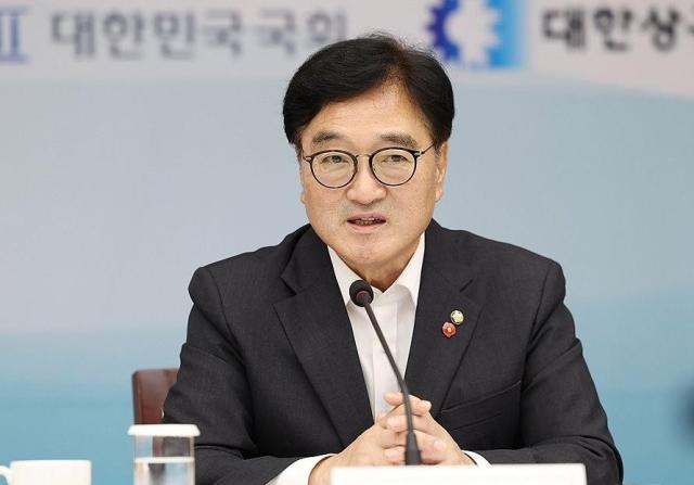 우원식 국회의장이 지난 23일 서울 중구 대한상공회의소에서 최태원 회장과 간담회를 하고 있다 사진연합뉴스