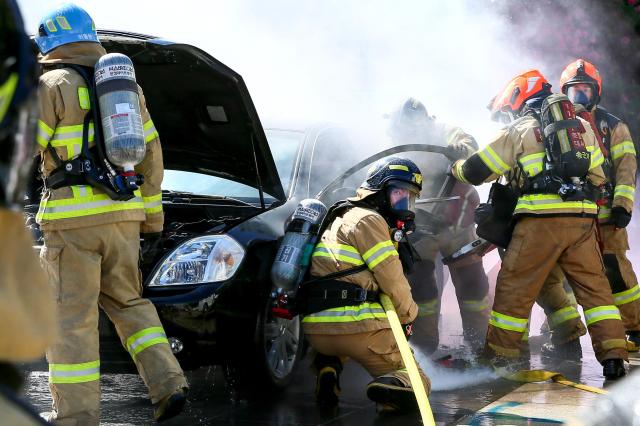 Firefighters perform initial response procedures for an electric vehicle fire during a joint drill in Seongdong-gu Seoul on Aug 28 2024 AJP Kim Dong-woo