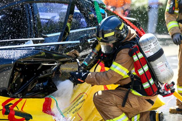 Firefighters perform initial response procedures for an electric vehicle fire during a joint drill in Seongdong-gu Seoul on Aug 28 2024 AJP Kim Dong-woo