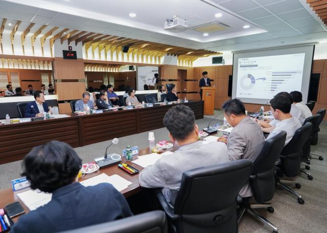 영천시는 영천문화예술회관 건축기획 및 타당성 용역 1차 중간보고회를 가지고 문화예술회관 건ㄹ힙을 더욱 가시화 했다사진은 영천문화예술회관 건축기획 및 타당성 용역 1차 중간보고회 개최 모습사진영천시