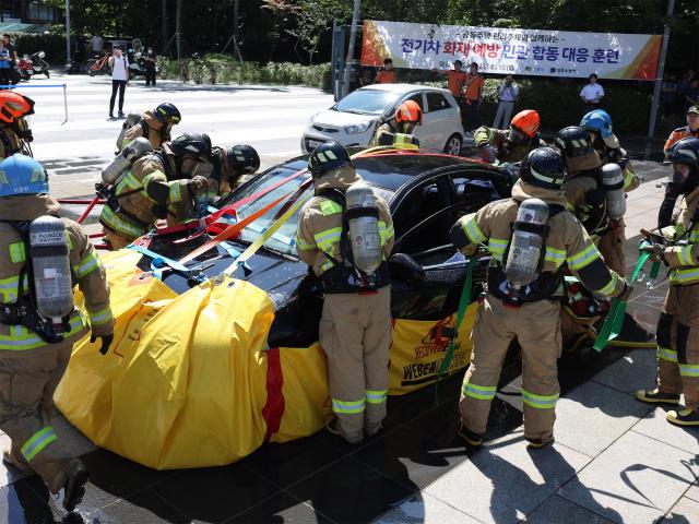 This is a photo of firemen using portable water tank in a preparation fire drill for EV fires Wangsimni Plaza Seoul Aug 28 2024 Yonhap