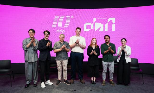 Participating artists pose for photos at Seoul Light DDP 2024 Autumn Aug 29 2024 AJP Park Jong-hyeok