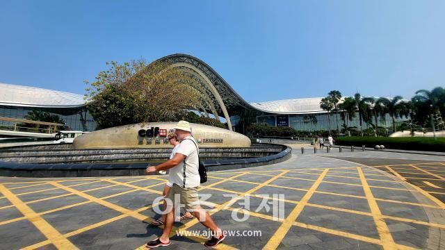 중국 하이난성 싼야 시내 CDF 싼야국제면세성 전경