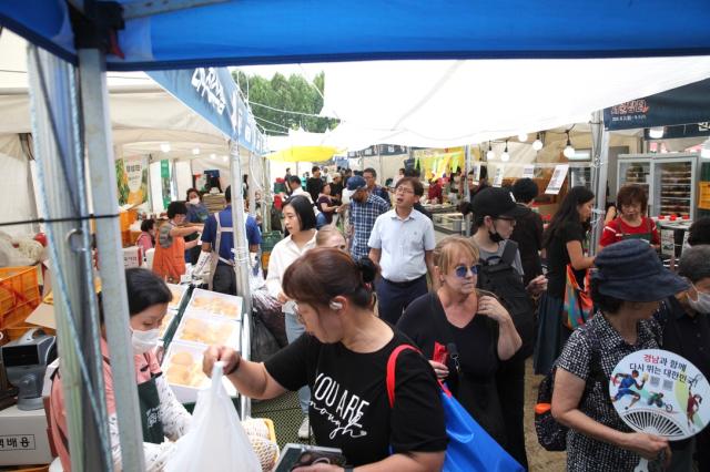 Many people visit the 2024 Seoul Market in Seoul Plaza on Sep 2 2024 AJP Han Jun-gu