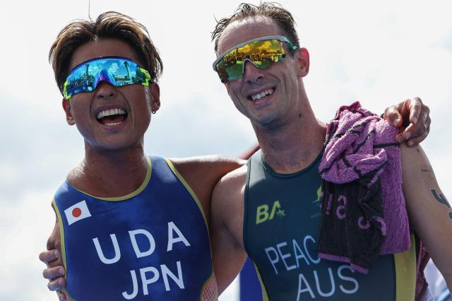 This photo shows Japans Hideki Uda left and Australias Jeremy Peacoc posing for a picture after their Paralympic triathlons match on Sept 2 2024 AFP - Yonhap