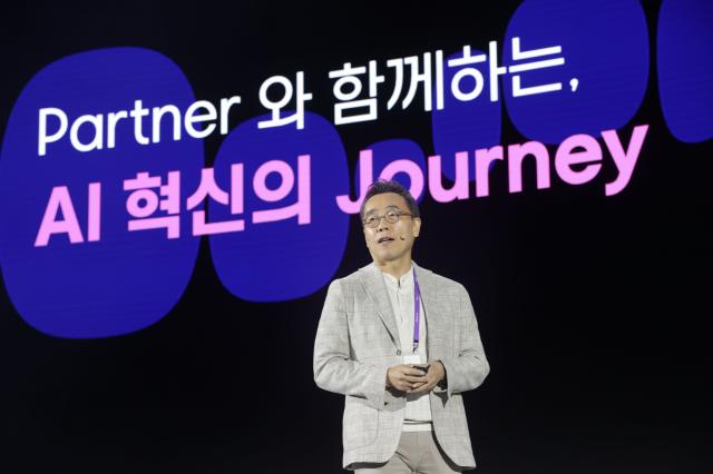 황성우 삼성SDS 사장이 3일 오전 서울 강남구 코엑스에서 열린 삼성SDS 리얼 서밋REAL Summit 2024에서 기조연설을 하고 있다사진연합뉴스