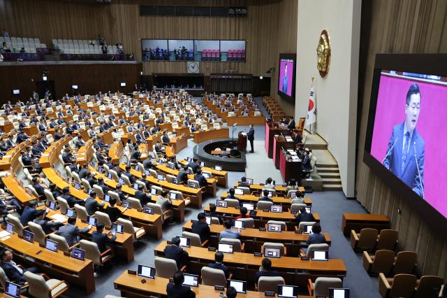 박찬대 더불어민주당 원내대표가 4일 오전 국회 본회의에서 교섭단체 대표 연설을 하고 있다 사진연합뉴스