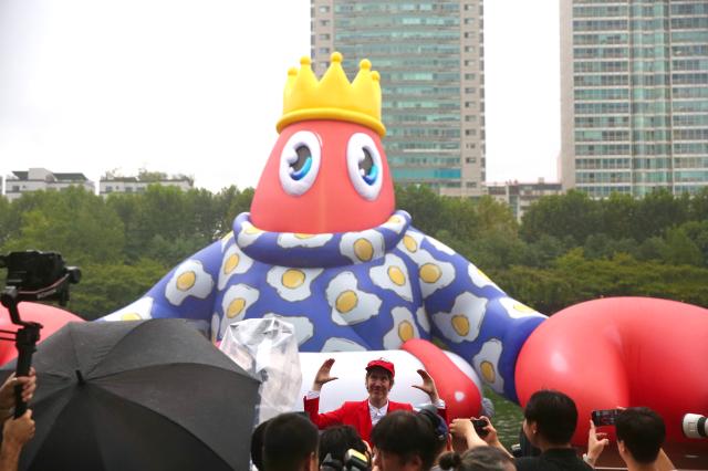 Philip Colbert poses for a photo at the opening ceremony of the public art project Lobster Wonderland at Seokchon Lake Seoul Sept 6 2024 AJP Han Jun-gu