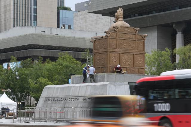 Workers conduct waterproofing work on the statue of King Sejong the Great in Gwanghwamun Plaza Seoul Sept 6 2024 AJP Han Jun-gu