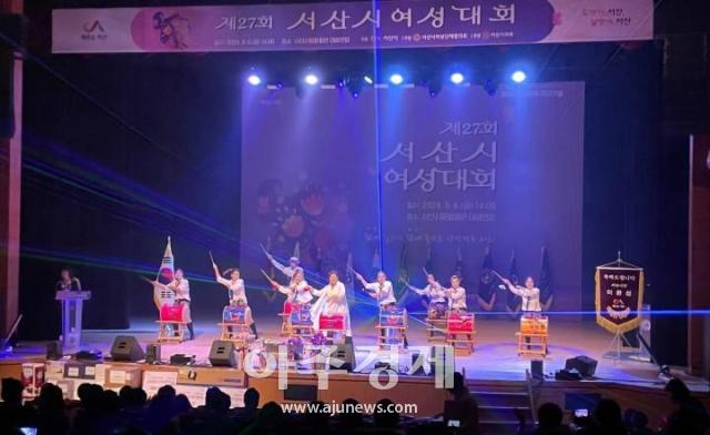 충남 서산시문화회관 대공연장에서 6일 개최된 제27회 여성대회 식전행사 모습 사진서산시 