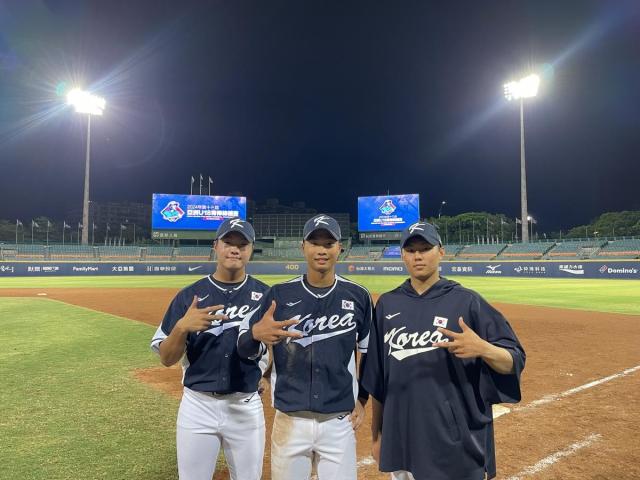 한국 야구 U18 대표팀 선수들인 왼쪽부터 정우주 박재현 배찬승 사진대한야구소프트볼협회