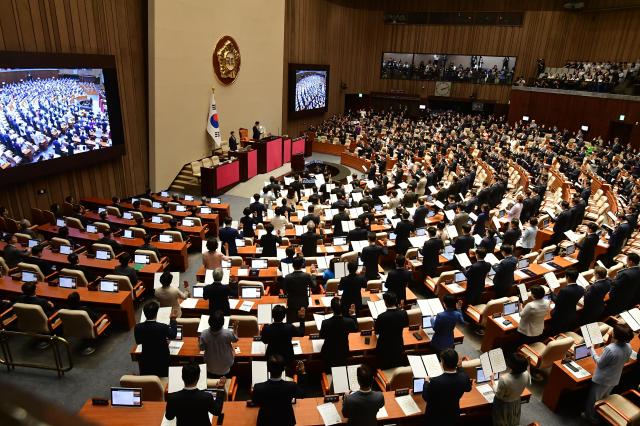 2일 오후 서울 여의도 국회 본회의장에서 열린 제22대 국회 개원식 겸 제418회국회정기회 개회식에서 의원들이 선서를 하고 있다 20240902사진유대길 기자 dbeorlf123ajunewscom