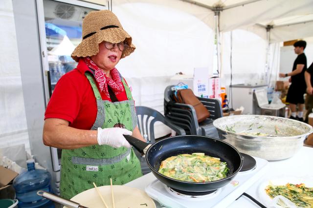 A vendor makes pajeon Korean pancake at the K-Shopping Festa at Cheonggye Plaza in Seoul on Sept 9 2024 AJP Kim Dong-woo